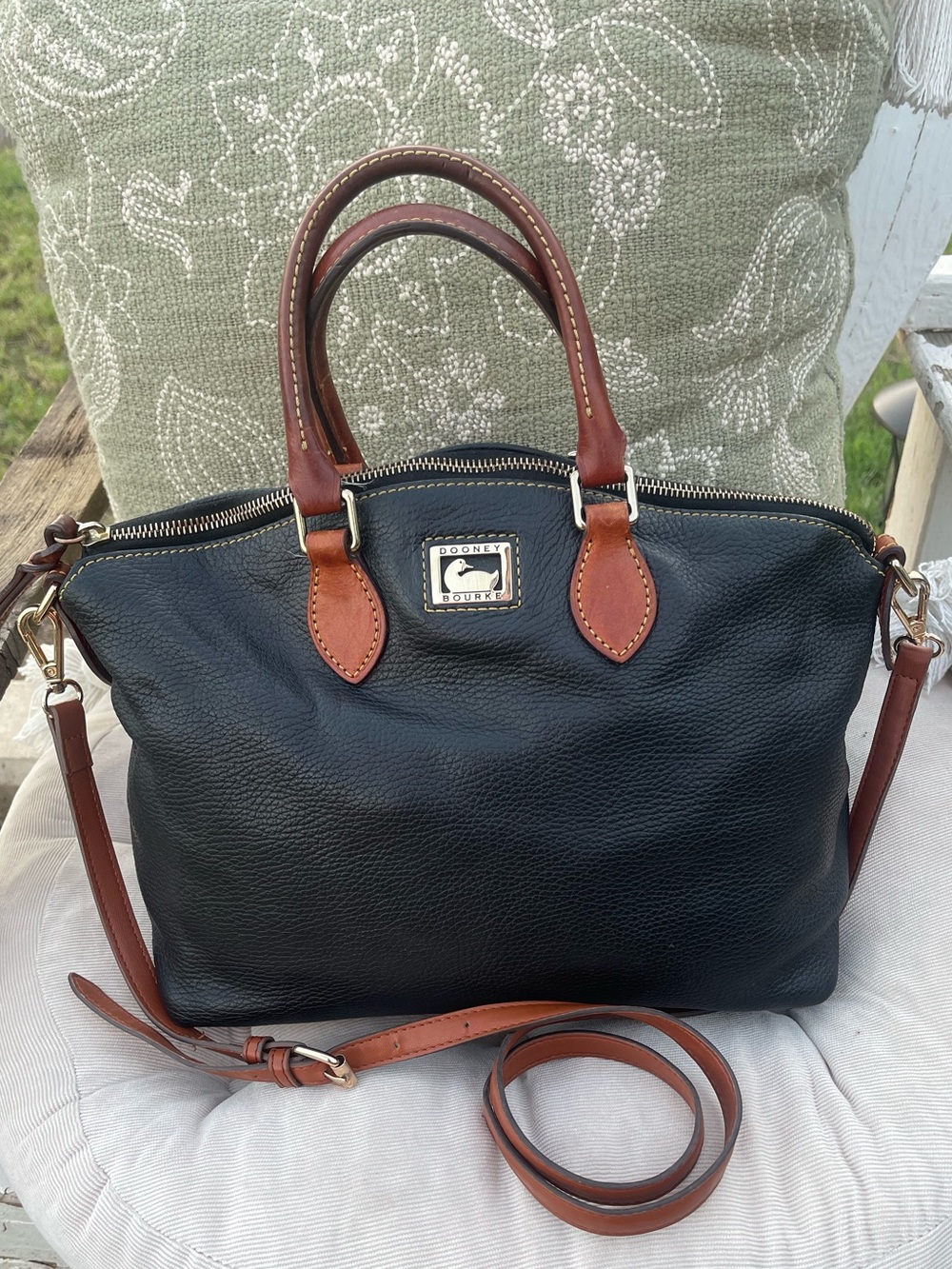 ✨ Dooney & Bourke Dillen Pebbled Leather Black Satchel Bag ✨